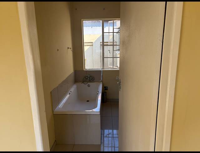 2 BEDROOM HOUSE FOR SALE IN ROSSLYN